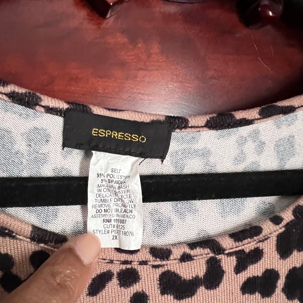 Cheetah Print Top 💗 - Picture 2 of 2